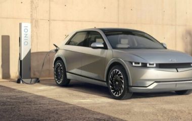 Чому електричні автомобілі б'ють рекорди з продажу в усьому світі